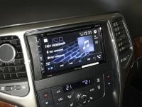 Фотография установки магнитолы Pioneer AVH-Z5200BT в Jeep Grand Cherokee (WK2)