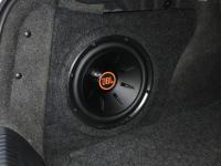 Установка сабвуфера JBL Club 1224 в Volkswagen Jetta VI