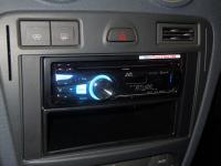 Фотография установки магнитолы JVC KD-R727BTEE в Ford Fusion