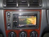 Фотография установки магнитолы Pioneer AVH-2300DVD в Mercedes ML (W163)