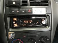 Фотография установки магнитолы Kenwood KMM-BT356 в Fiat Punto