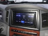 Фотография установки магнитолы Pioneer DMH-A4450BT в Jeep Grand Cherokee (WK)