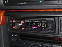 Фотография установки магнитолы Pioneer DEH-2300UB в BMW 7