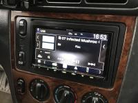 Фотография установки магнитолы Kenwood DMX8020DABS в Mercedes ML (W163)