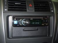 Фотография установки магнитолы JVC KD-DV5507EE в Toyota Corolla X