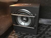 Установка сабвуфера JBL Stage 800BA в Nissan Qashqai