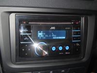 Фотография установки магнитолы JVC KW-XR817EE в Skoda Yeti