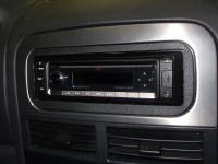 Фотография установки магнитолы Blaupunkt Toronto 410 BT в Jeep Cherokee