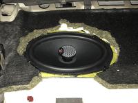 Установка акустики Focal Universal ICU690 в Volvo 940