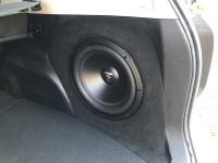 Установка сабвуфера Focal Auditor RSB-300 в Subaru Forester (SJ)