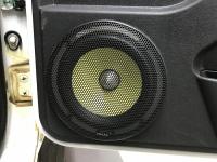 Установка акустики Focal K2 Power ES 165 K2 woofer в Lada Niva Legend