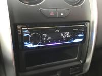 Фотография установки магнитолы JVC KD-X482BT в Lada Largus