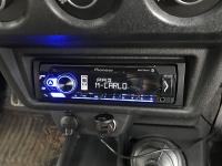 Фотография установки магнитолы Pioneer MVH-S325BT в Lada Niva
