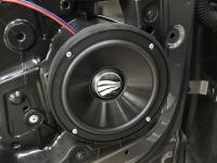 Установка акустики Rainbow EL-C260A в Mercedes GLA (X156)