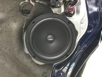 Установка акустики Axton ATC200S в Volkswagen Caravelle T5