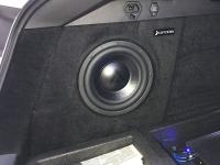 Установка сабвуфера Aspect GLW-10s4 SQ в Geely Tugella