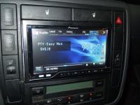 Фотография установки магнитолы Pioneer AVH-P4300DVD в Volkswagen Sharan