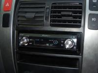 Фотография установки магнитолы Pioneer DEH-P88RSII в Hyundai Tucson