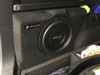 Установка сабвуфера Eton MW 10 Flat в Skoda Kodiaq