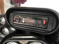 Фотография установки магнитолы Pioneer MVH-S520BT в Harley-Davidson Road Glide