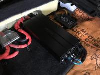 Установка усилителя Hellion HAM 800.2D в Volkswagen Touareg II NF