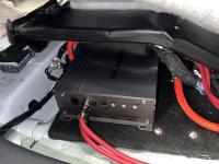Установка усилителя Gladen RC 600c1 в GAC M8
