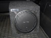 Установка сабвуфера Rockford Fosgate R1S410 box в SsangYong Kyron