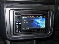 Фотография установки магнитолы Pioneer AVH-2300DVD в Skoda Fabia