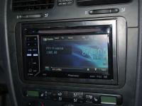 Фотография установки магнитолы Pioneer AVH-2300DVD в Volkswagen Golf