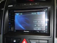 Фотография установки магнитолы Pioneer AVH-P3100DVD в KIA Sorento II (XM)