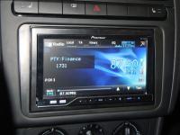 Фотография установки магнитолы Pioneer AVH-P4300DVD в Volkswagen Polo V