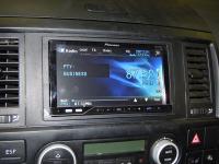 Фотография установки магнитолы Pioneer AVH-P4200DVD в Volkswagen Multivan T5