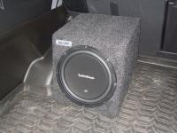 Установка сабвуфера Rockford Fosgate R1S410 box в Nissan X-Trail (T30)