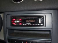 Фотография установки магнитолы Pioneer DEH-4400BT в Smart Forfour