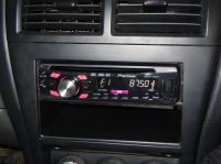 Фотография установки магнитолы Pioneer DEH-2300UB в Nissan Almera Classic