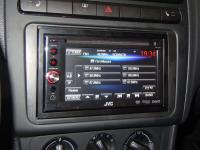 Фотография установки магнитолы JVC KW-AV50EE в Volkswagen Polo V