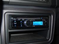 Фотография установки магнитолы Pioneer DEH-8300SD в Skoda Fabia