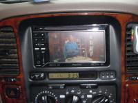 Фотография установки магнитолы Pioneer AVH-P3200BT в Toyota Land Cruiser 100