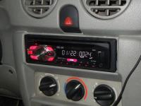 Фотография установки магнитолы Pioneer DEH-1400UB в Renault Kangoo