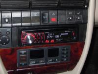 Фотография установки магнитолы Pioneer DEH-6310SD в Audi A6