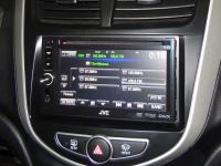 Фотография установки магнитолы JVC KW-AV50EE в Hyundai Solaris