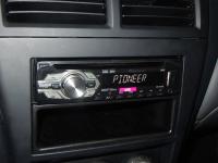 Фотография установки магнитолы Pioneer DEH-1420UB в Nissan Almera Classic