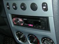 Фотография установки магнитолы Pioneer DEH-1400UB в Peugeot Partner