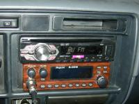 Фотография установки магнитолы Pioneer DEH-1400UB в Toyota Land Cruiser 80