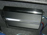 Установка усилителя Philips CMP100-51 в Mazda 3