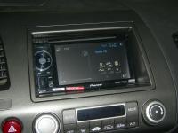 Фотография установки магнитолы Pioneer AVH-2400BT в Honda Civic 4D