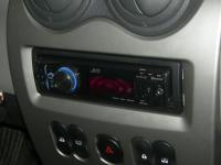 Фотография установки магнитолы JVC KD-R921BT в Renault Sandero