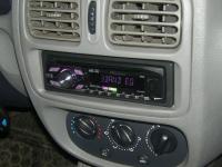 Фотография установки магнитолы Pioneer DEH-3400UB в Renault Clio Symbol