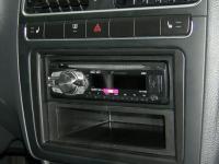 Фотография установки магнитолы Pioneer DEH-1410UB в Volkswagen Polo V