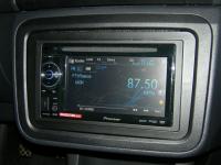 Фотография установки магнитолы Pioneer AVH-1400DVD в Volkswagen Polo